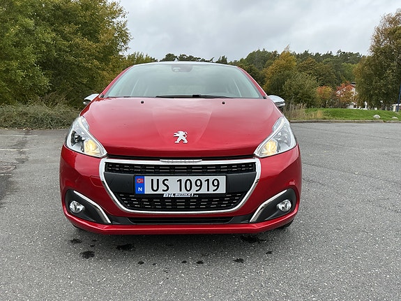 Peugeot 208 2 of 18