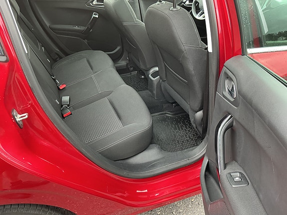 Peugeot 208 9 of 18