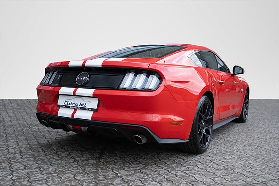 Ford Mustang 8 of 30