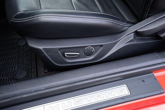 Ford Mustang 13 of 30