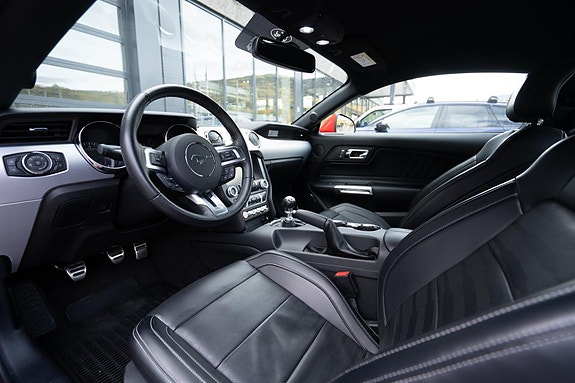 Ford Mustang 14 of 30