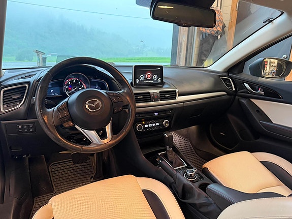 Mazda 3 2 of 10