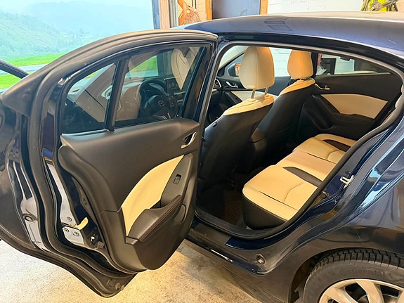 Mazda 3 7 of 10