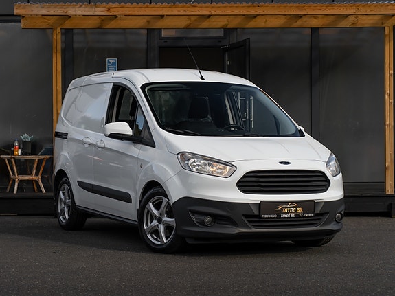 Ford Transit Courier 3 of 30