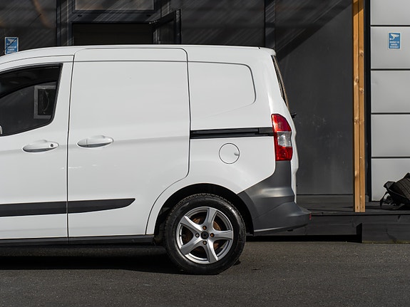 Ford Transit Courier 12 of 30