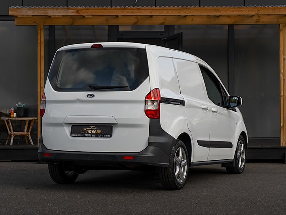 Ford Transit Courier 7 of 30