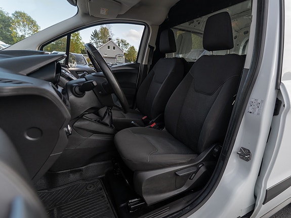 Ford Transit Courier 19 of 30