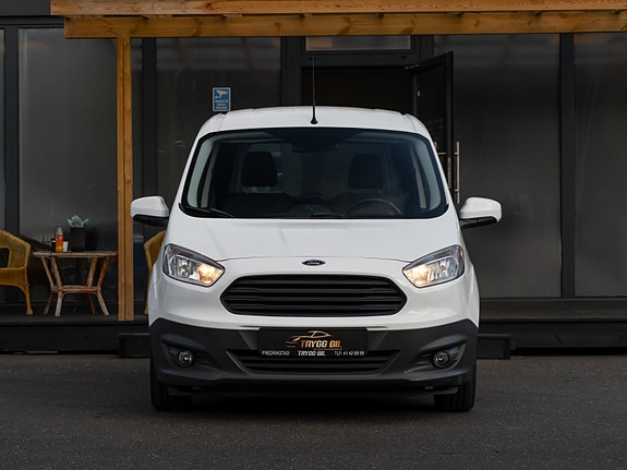 Ford Transit Courier 2 of 30