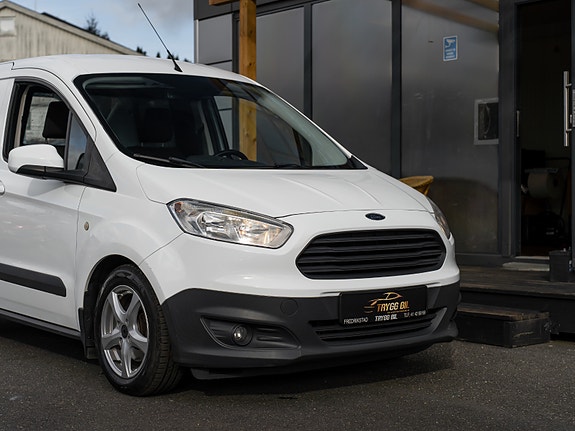 Ford Transit Courier 6 of 30