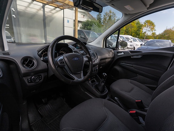Ford Transit Courier 17 of 30