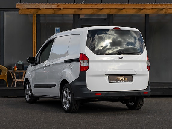 Ford Transit Courier 9 of 30