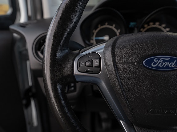 Ford Transit Courier 23 of 30