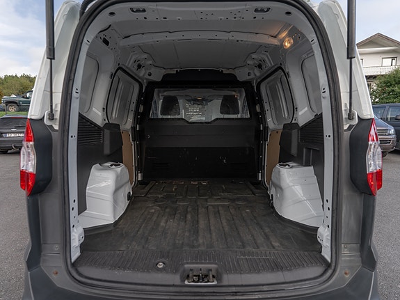 Ford Transit Courier 14 of 30