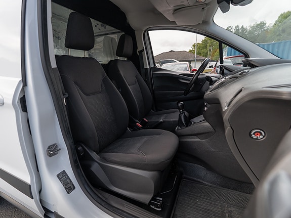 Ford Transit Courier 20 of 30