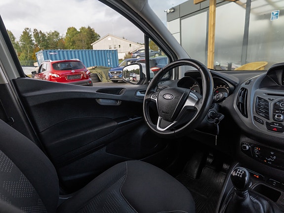 Ford Transit Courier 21 of 30