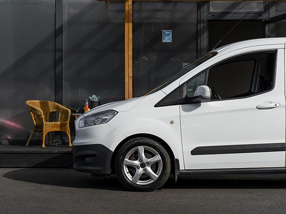 Ford Transit Courier 11 of 30