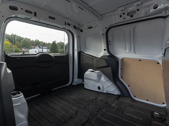 Ford Transit Courier 16 of 30