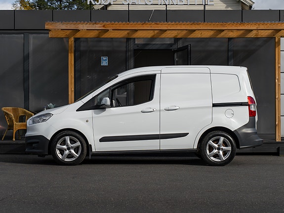 Ford Transit Courier 10 of 30