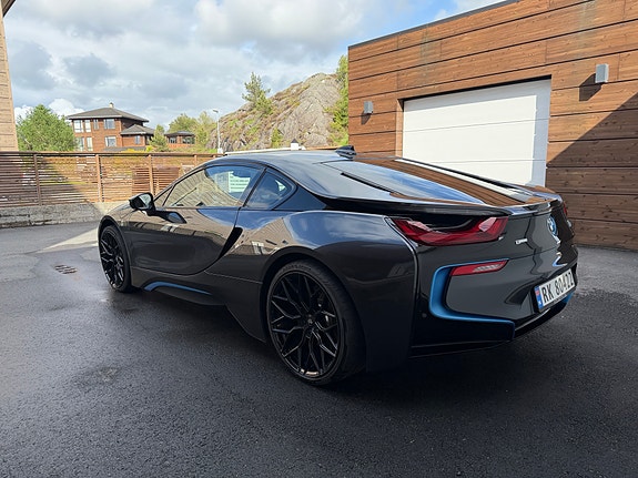 BMW i8 3 of 14