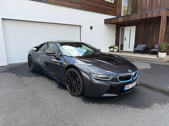 BMW i8 7 of 14