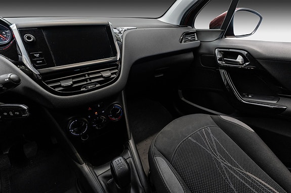 Peugeot 208 15 of 23
