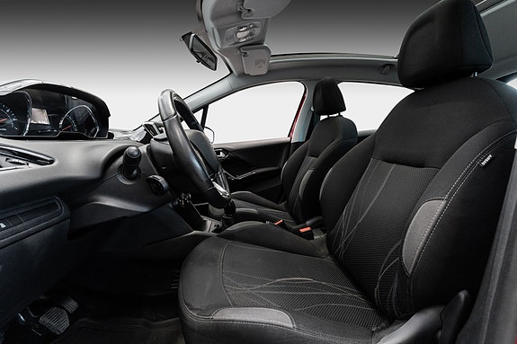 Peugeot 208 18 of 23