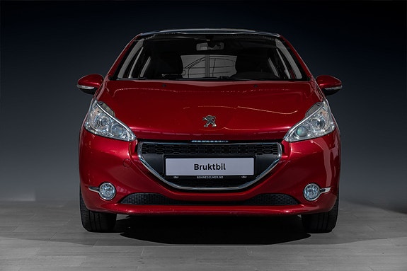 Peugeot 208 3 of 23