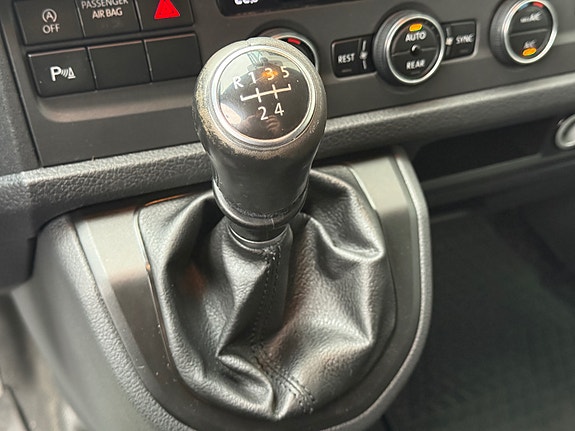 Volkswagen Caravelle 17 of 24