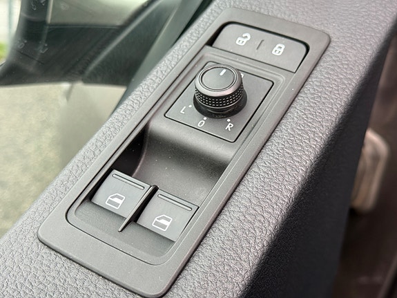 Volkswagen Caravelle 18 of 24