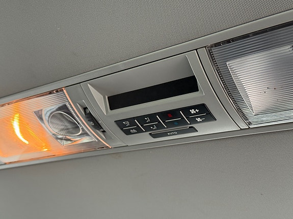 Volkswagen Caravelle 21 of 24