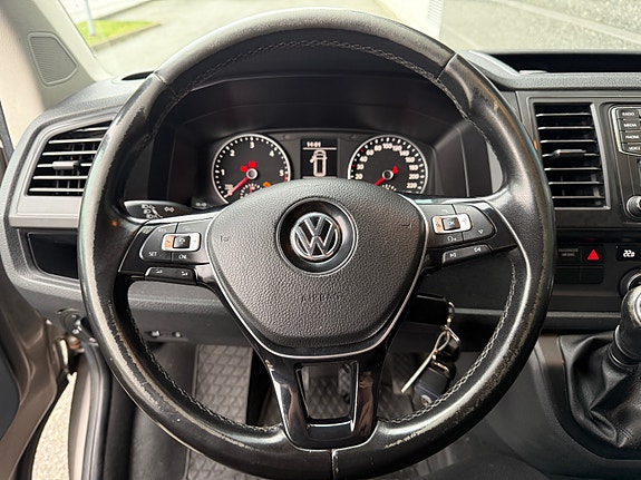 Volkswagen Caravelle 12 of 24