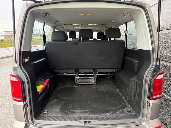 Volkswagen Caravelle 24 of 24
