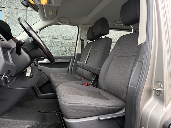 Volkswagen Caravelle 10 of 24