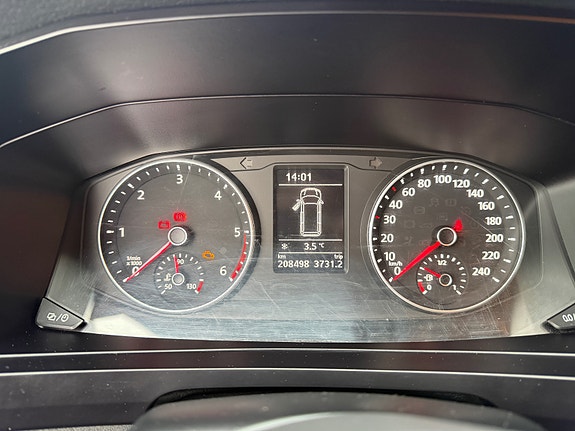 Volkswagen Caravelle 13 of 24