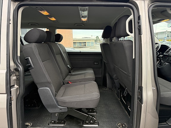 Volkswagen Caravelle 22 of 24