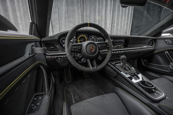 Porsche 911 16 of 30