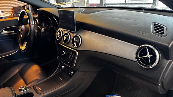 Mercedes-Benz CLA180 7 of 23