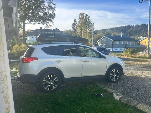 Toyota RAV4 3 of 9