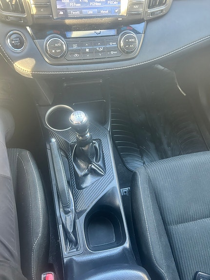 Toyota RAV4 4 of 9