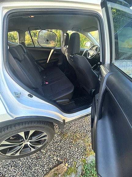 Toyota RAV4 9 of 9