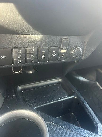 Toyota RAV4 7 of 9