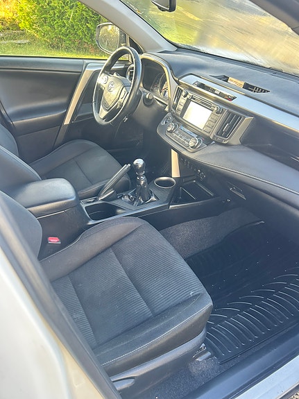 Toyota RAV4 5 of 9