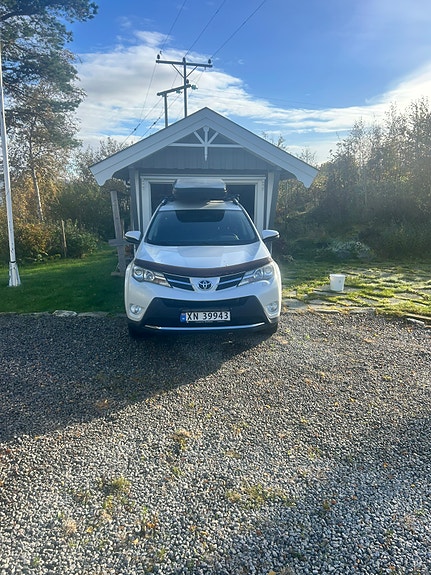 Toyota RAV4 2 of 9