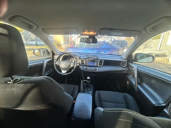 Toyota RAV4 8 of 9