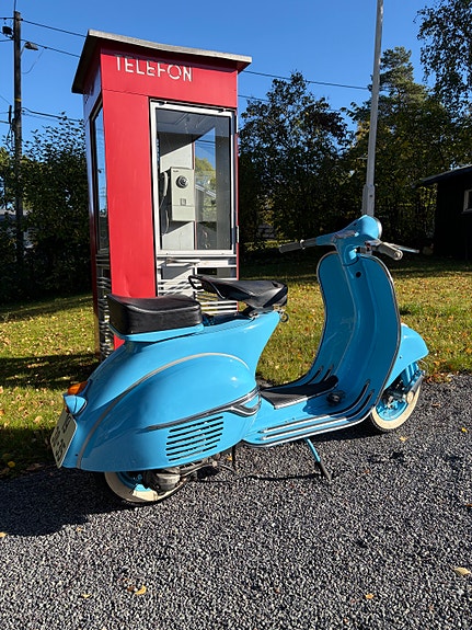 Vespa Scooter 5 of 9