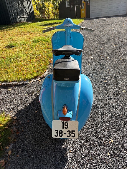Vespa Scooter 7 of 9