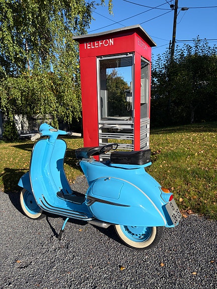 Vespa Scooter 4 of 9
