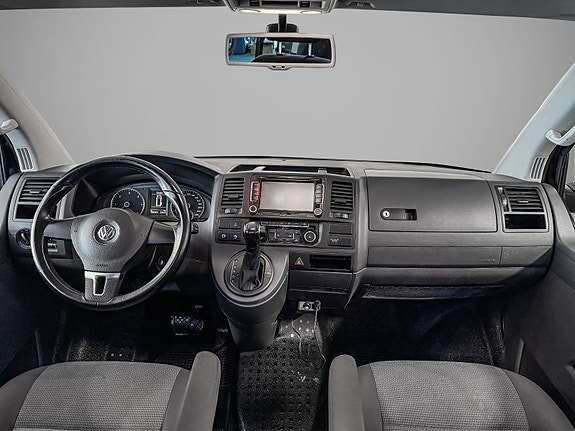 Volkswagen Caravelle 12 of 27