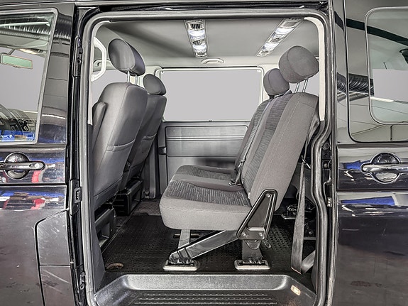 Volkswagen Caravelle 21 of 27