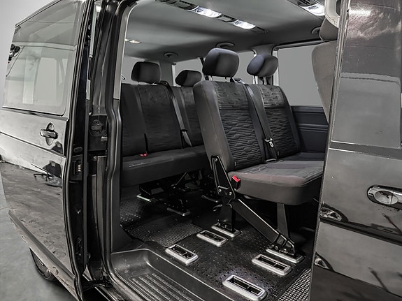 Volkswagen Caravelle 19 of 27